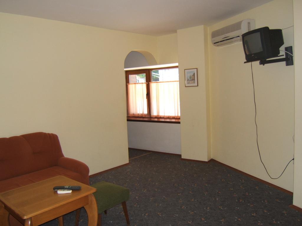 Regina'S Guesthouse Μπαλτσίκ Δωμάτιο φωτογραφία